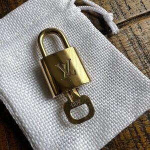 Louis Vuitton Set of 🔒 Padlock & 🔑 Key #300🔐